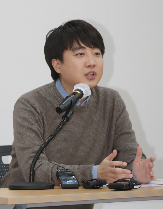 이준석 국민의힘 대표가 지난 13일 울산시당 강당에서 열린 '제4기 울산 청년정치사관학교' 특강을 하고 있다. 연합뉴스